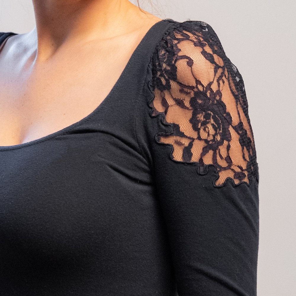 Navy blue lace quarter sleeve shirt